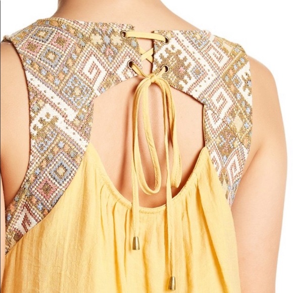 Doe & Rae Back Cutout Tank Top - Picture 3 of 4